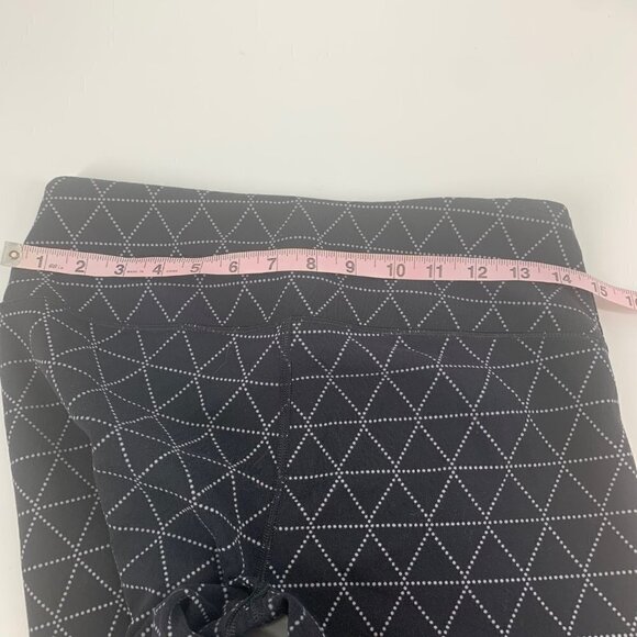 Victoria’s Secret VSX Sport Black and White Geometric Capri Leggings Size M - Picture 9 of 10